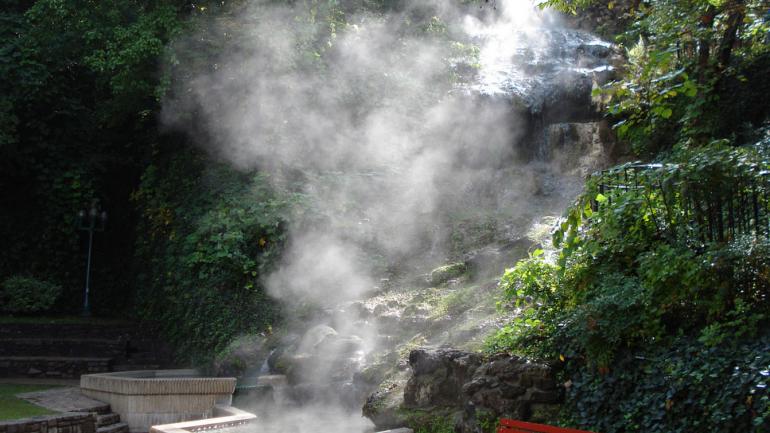 阿肯色州中部的溫泉國家公園保存了 47 座從地心冒出的溫泉。