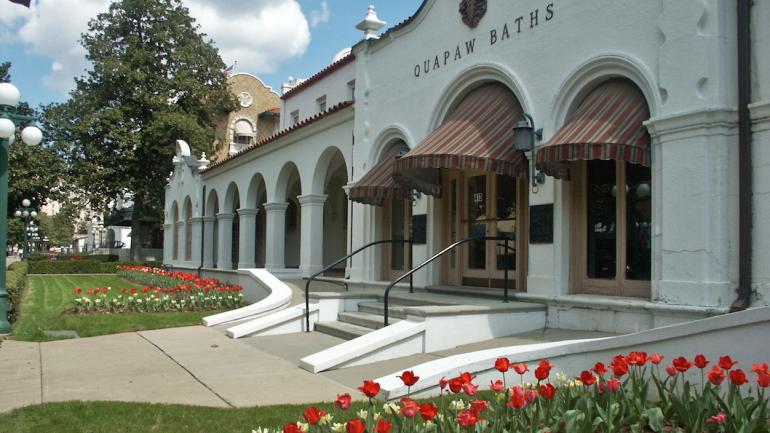 來闊保水療中心享受道地溫泉水療按摩體驗。