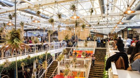 原柑橘包装厂改造成的安纳海姆包装工厂美食城