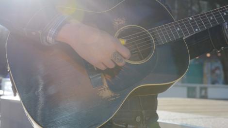 텍사스주 휴스턴 거리에서의 기타 연주