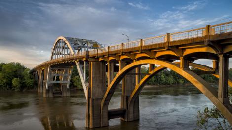 The Edmund Pettus Bridge crossing the Alabama River 