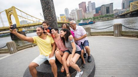 与家人一起在北岸社区享受这座城市独有的河滨美景，度过美好时光