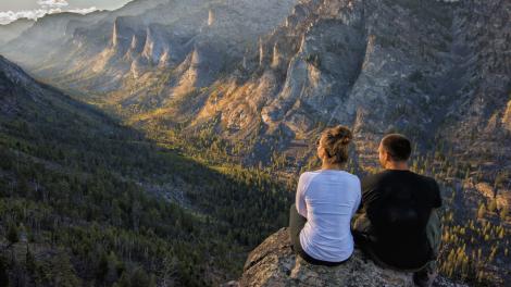 Hikers taking in fantastic views overlooking Blodgett Canyon