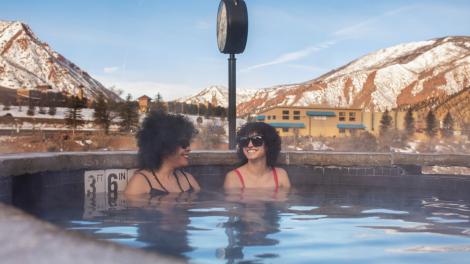 Un paraíso invernal alrededor de Iron Mountain Hot Springs
