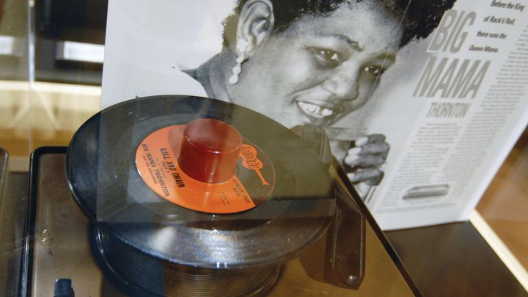 密西西比州克拉克斯代爾市三角洲藍調博物館內，藍調歌手 Big Mama Thornton 的展品