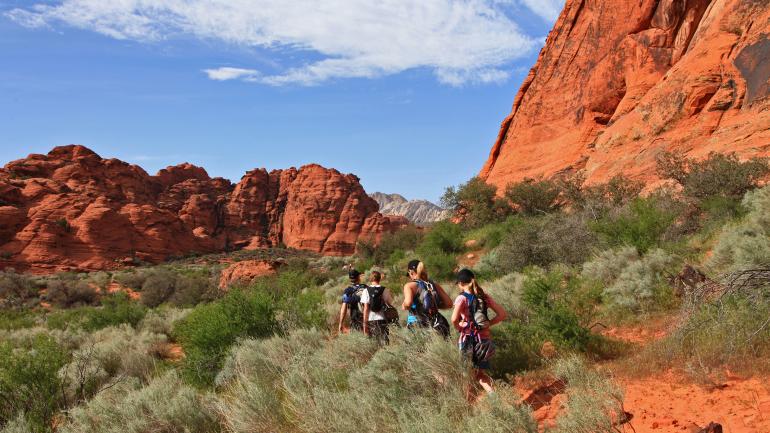 Senderistas en Snow Canyon State Park, Utah