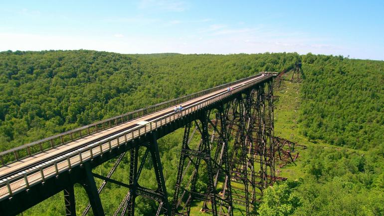 沿金诸空中走廊闲庭信步，眺望金诸峡谷的惊人美景
