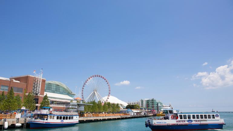 Visiting Chicago attractions via Shoreline Sightseeing tours