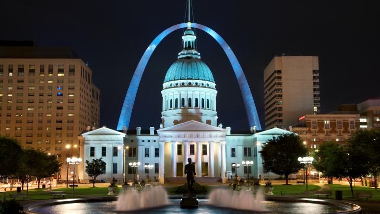 A night view of the Gateway Arch in St. Louis