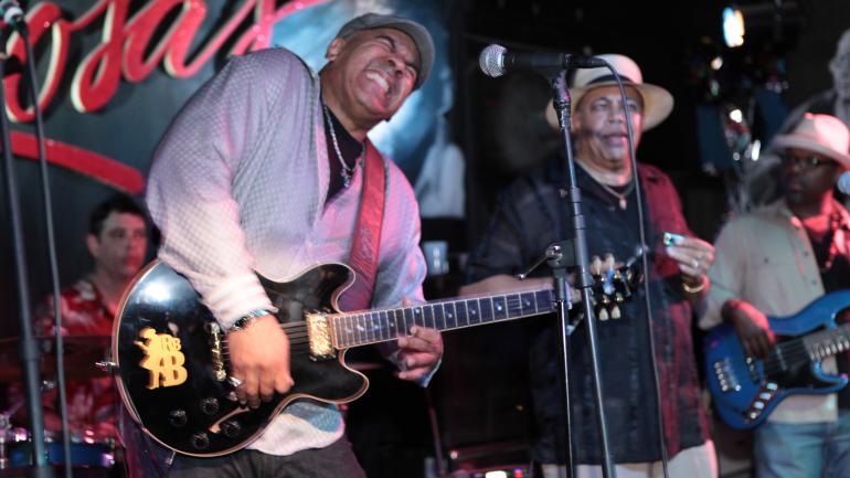 Livemusik in Rosa's Lounge, seit 1984 feste Größe der Bluesszene in Chicago, Illinois