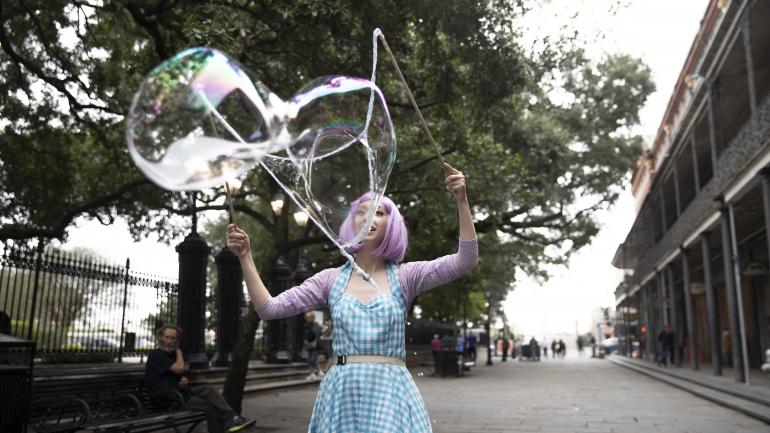 Une artiste de rue dans le Vieux Carré français