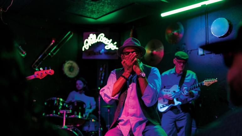 Phil Brady's Bar & Grill 酒吧的现场乐队表演 Phil Brady's Bar & Grill 酒吧的现场乐队表演