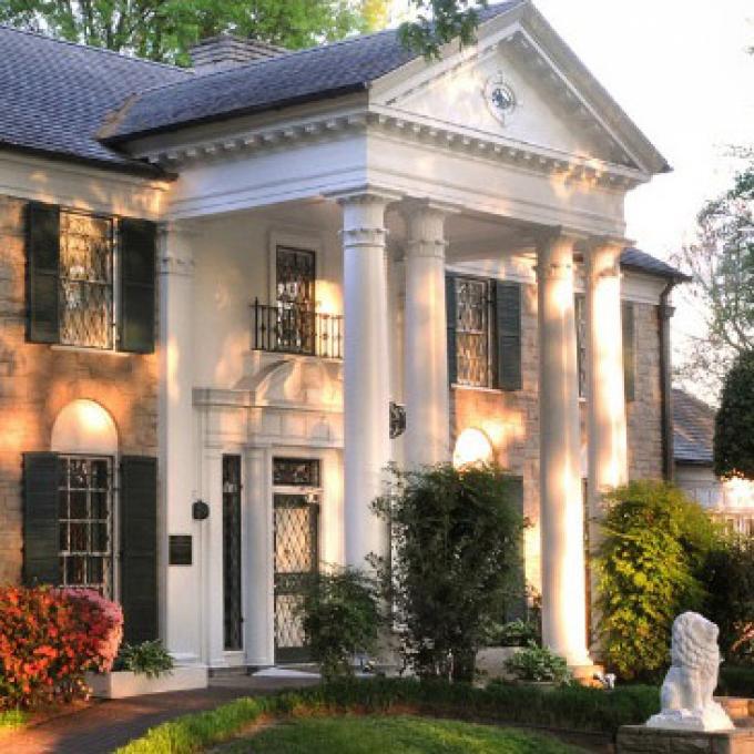 The gracious entry to Elvis Presley’s famed Graceland
