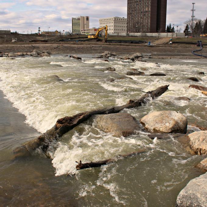 红河将法戈与穆尔黑德分割开来