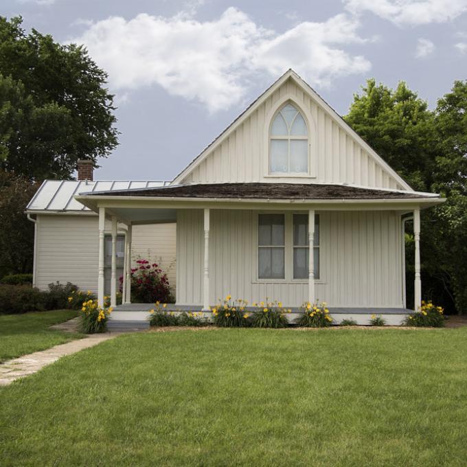 Grant Wood, un célèbre peintre américain originaire de l’Iowa, a réalisé son chef-d’œuvre « American Gothic » dans son atelier de Cedar Rapids.