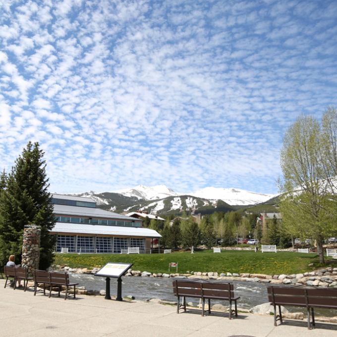 Otro día con cielo azulado en Breckenridge