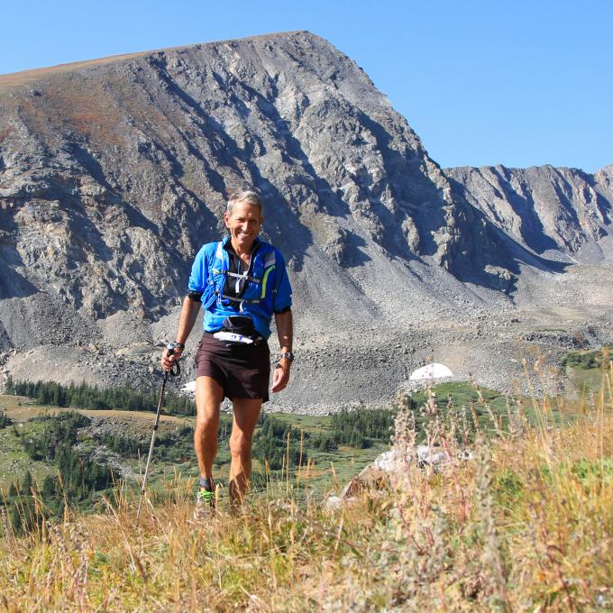 Subiendo un sendero montañoso en Breckenridge