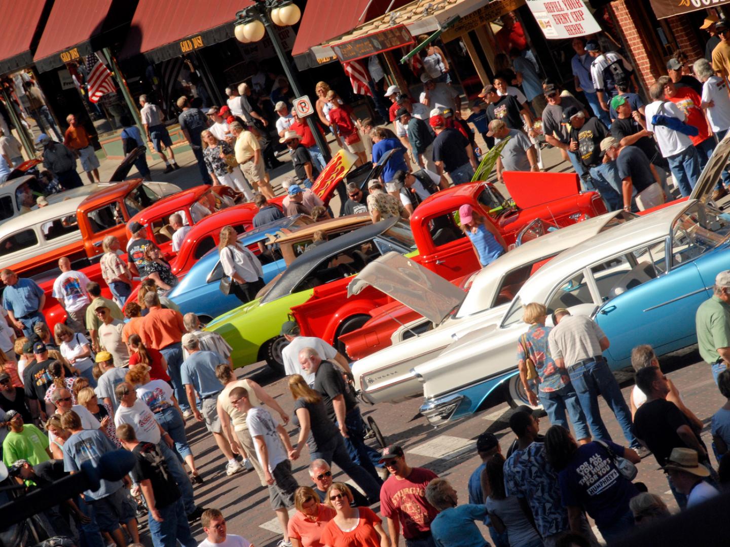 Rows of cars on display at Kool Deadwood Nites