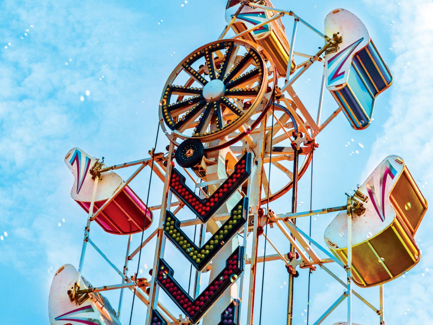 Manèges et attractions lors de la Camarillo Fiesta and Street Fair en Californie