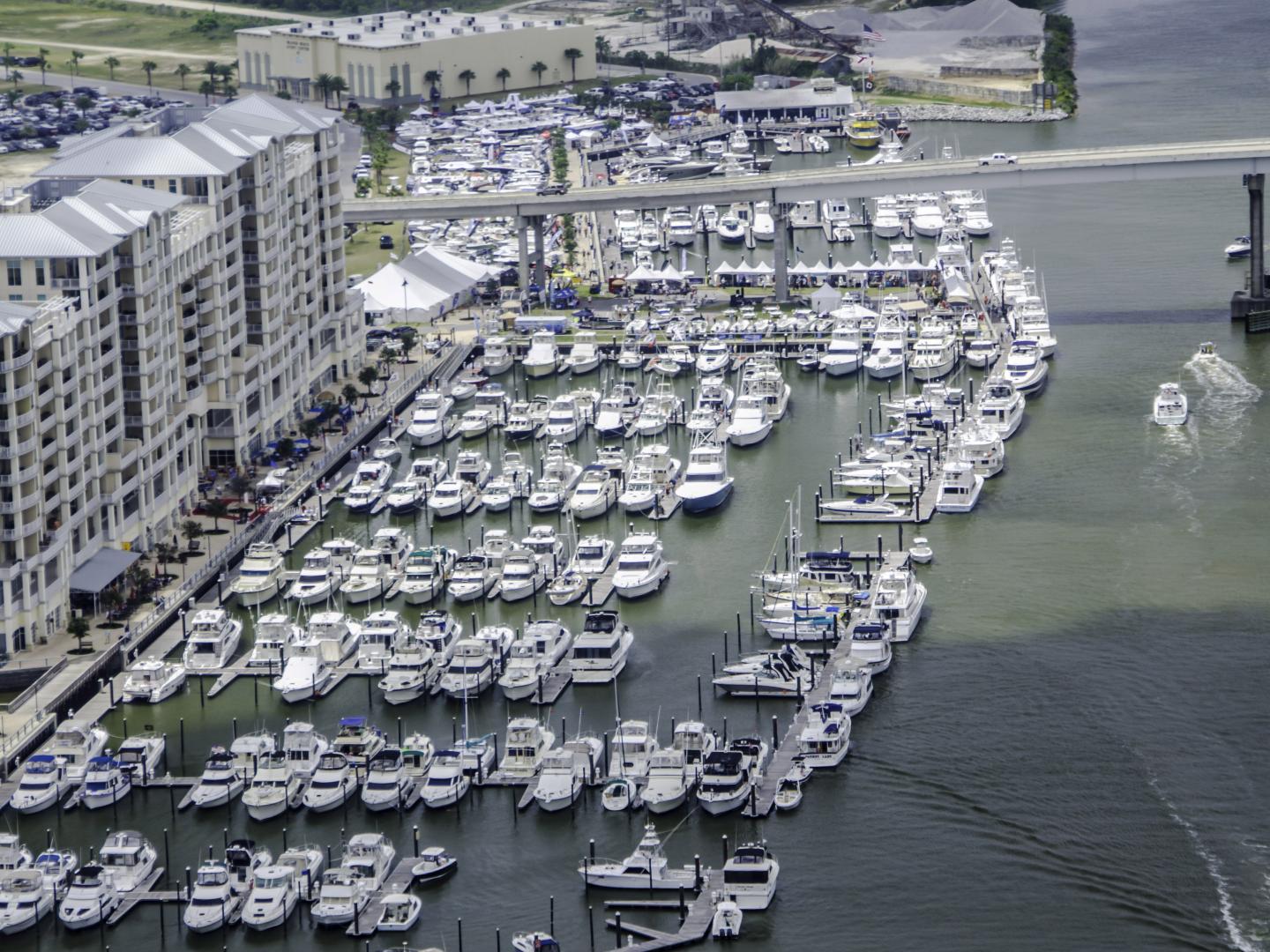 Vista aérea de Wharf Boat and Yacht Show en Orange Beach, Alabama