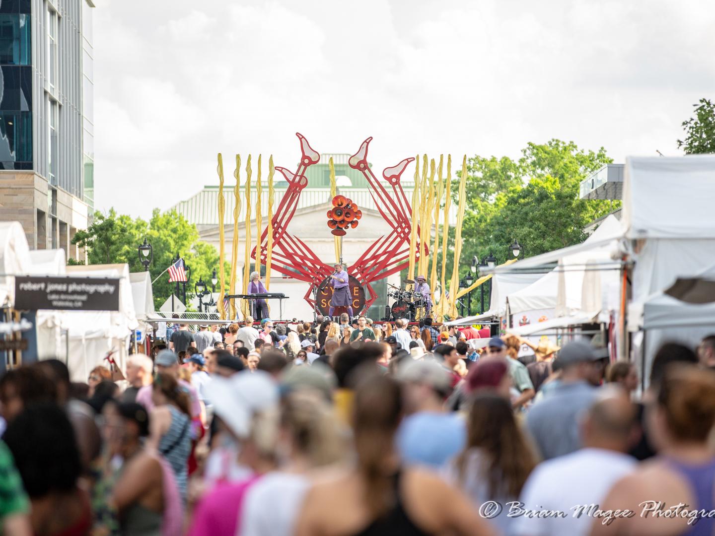 Concert pendant le festival Artsplosure à Raleigh, en Caroline du Nord