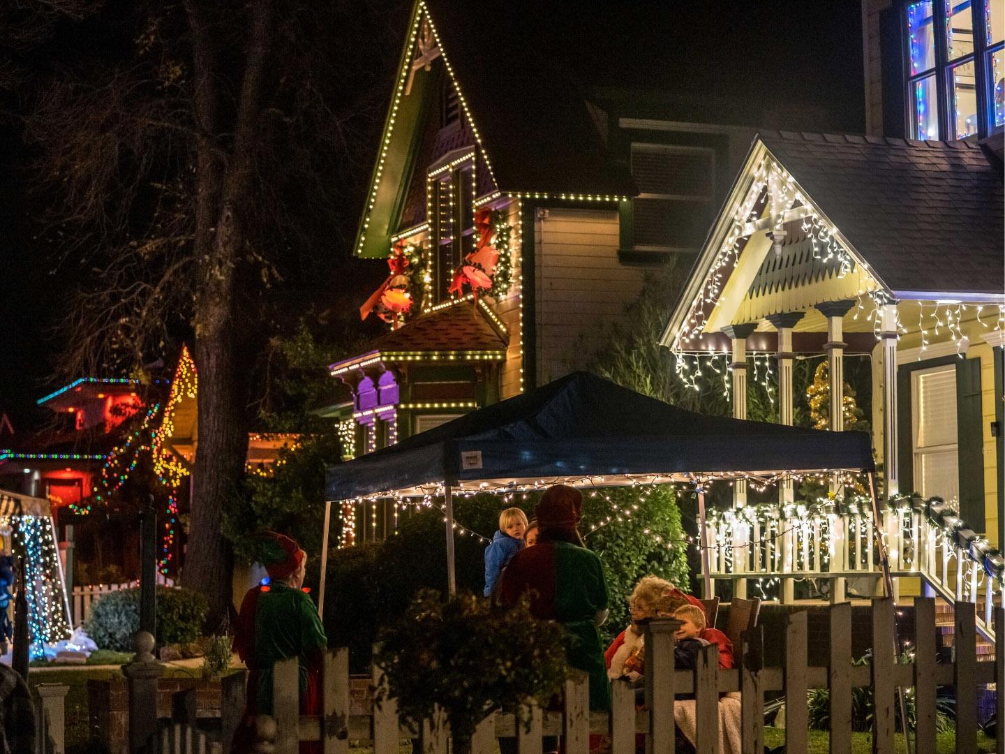 Visite de maisons victoriennes décorées pour les fêtes à Paso Robles, Californie