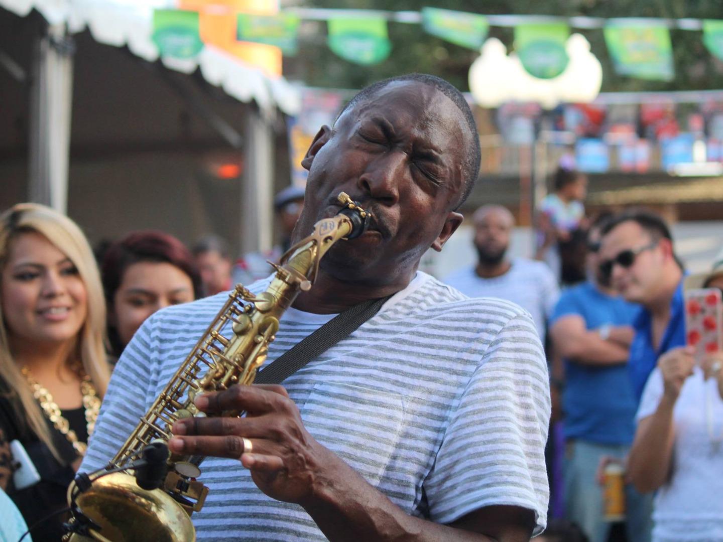 Música en vivo en el Texas Jazz Festival en Heritage Park en Corpus Christi, Texas