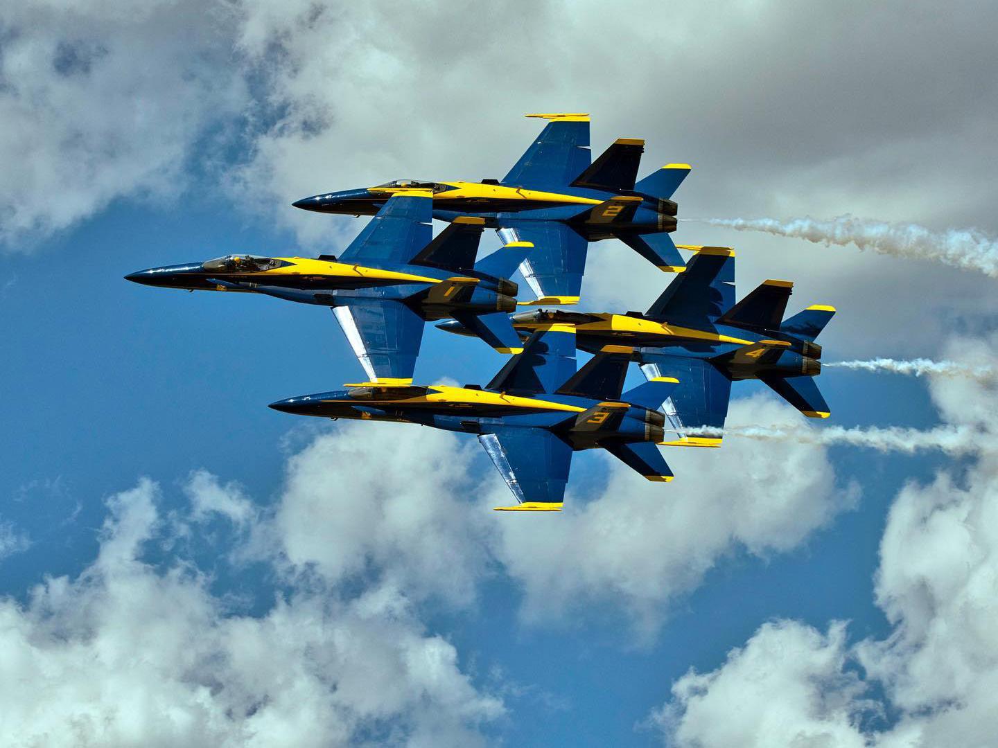 Aviones de la Armada de Estados Unidos en el Grand Junction Air Show en Grand Junction, Colorado