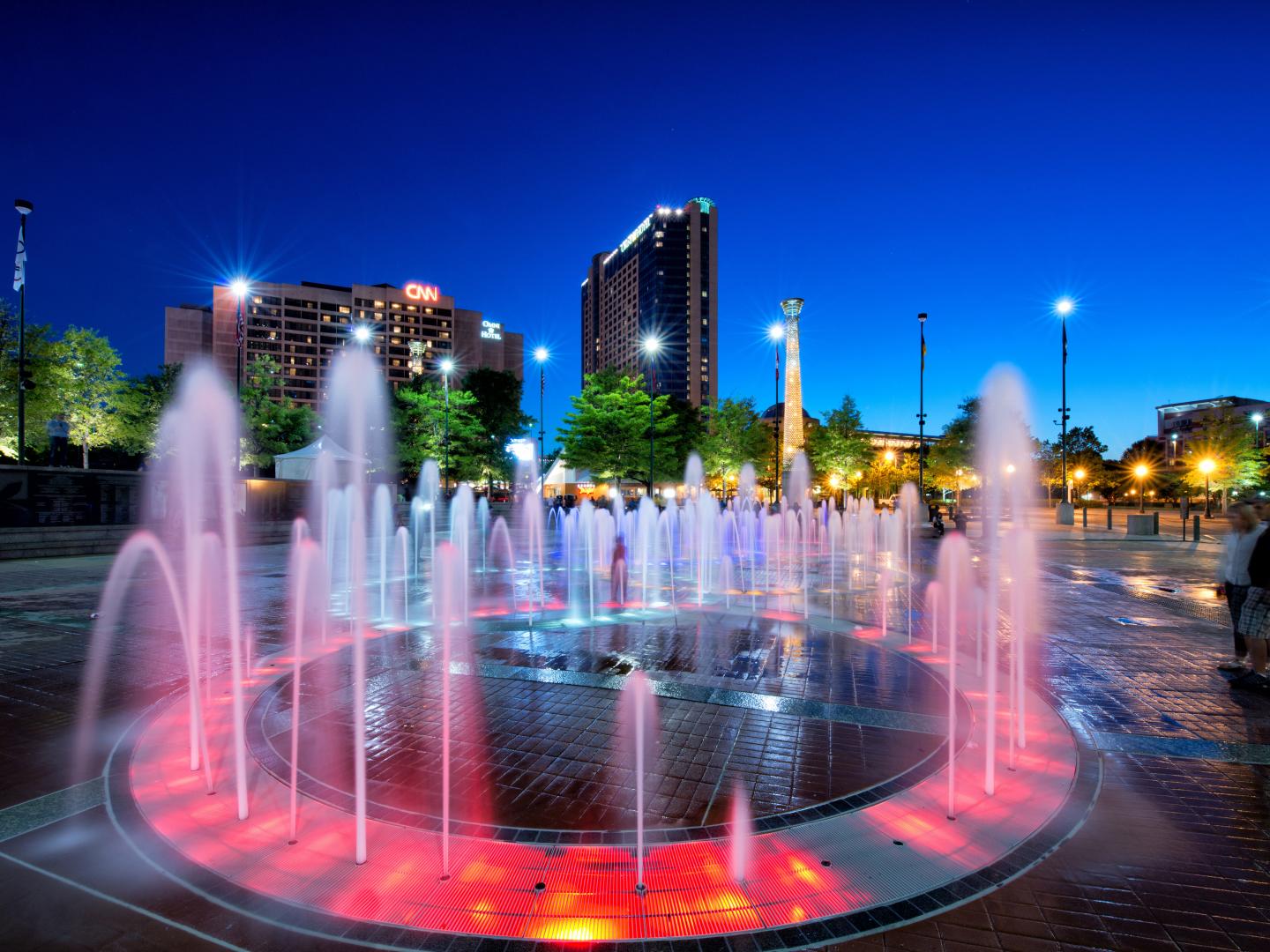 Abenddämmerung über dem Centennial Olympic Park in Atlanta, Georgia