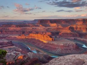 Las capas de belleza rocosa se encuentran con el cielo en Dead Horse Point State Park