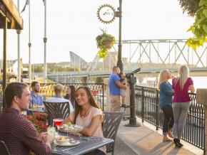 Al fresco dining with water views at Newport on the Levee entertainment complex Al fresco dining with water views at Newport on the Levee entertainment complex