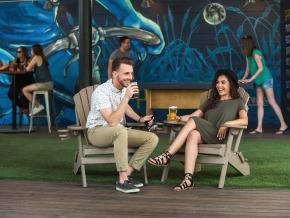 Rires partagés autour d’une bière à la Pedal Haus Brewery Rires partagés autour d’une bière à la Pedal Haus Brewery