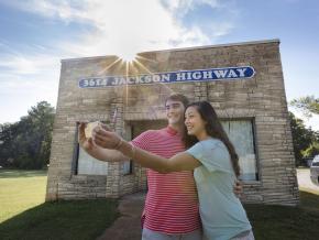 Selfie devant le Muscle Shoals Sound Studio en Alabama