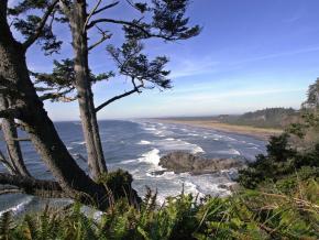 Looking out over Long Beach Peninsula’s 45 kilometers of beachfront from the North Head Lighthouse