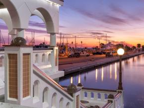 El malecón del centro de Corpus Christi da la bienvenida a los visitantes a la pintoresca ciudad de Corpus Christi, Texas El malecón del centro de Corpus Christi da la bienvenida a los visitantes a la pintoresca ciudad de Corpus Christi, Texas