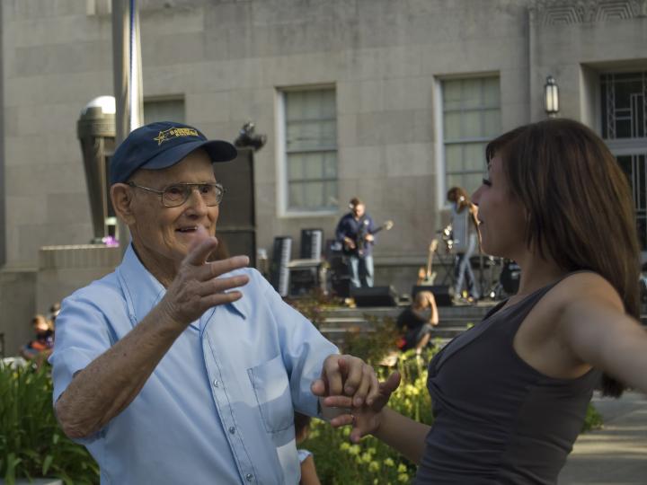 Reuniéndose en Houma Christmas Festival