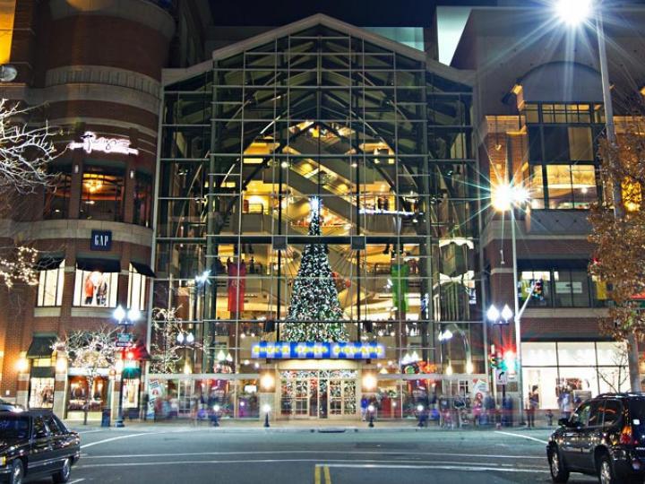 River Park Square de Spokane decorada para las fiestas