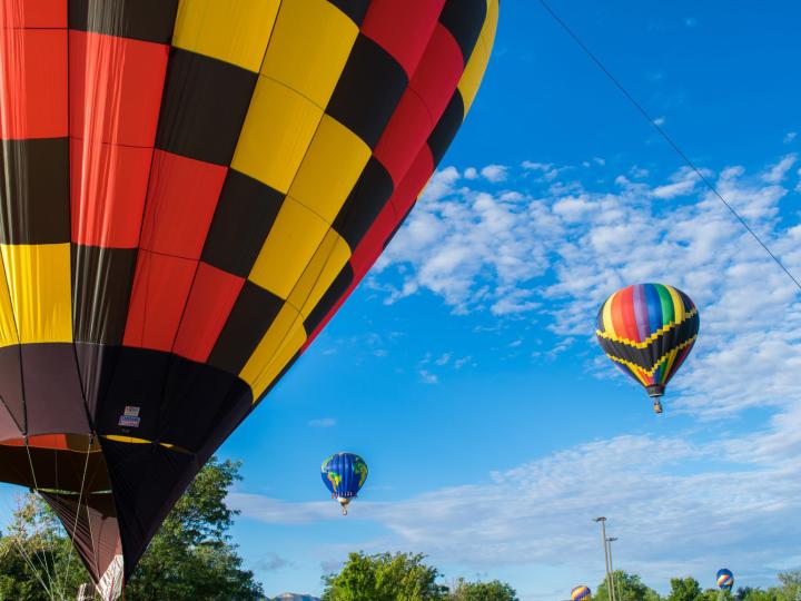 Los coloridos participantes de The Cortez Hot Air Balloon Rally