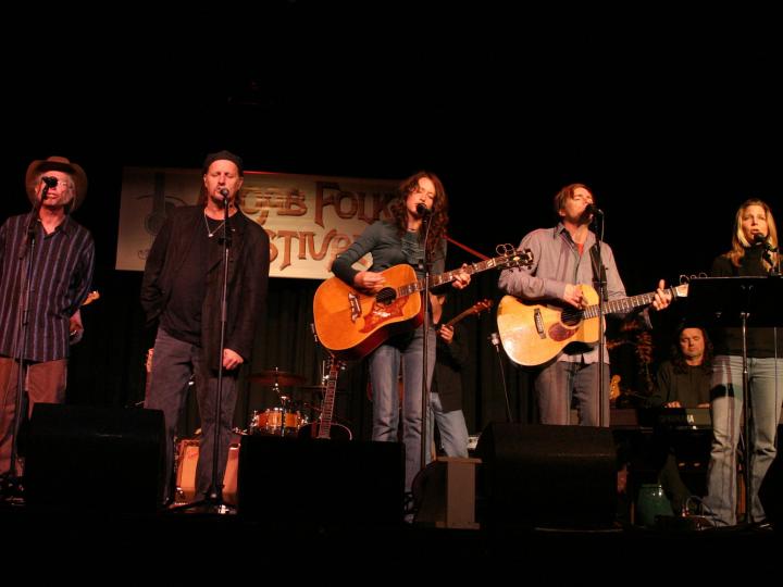 Cantando con entusiasmo en Moab Folk Festival