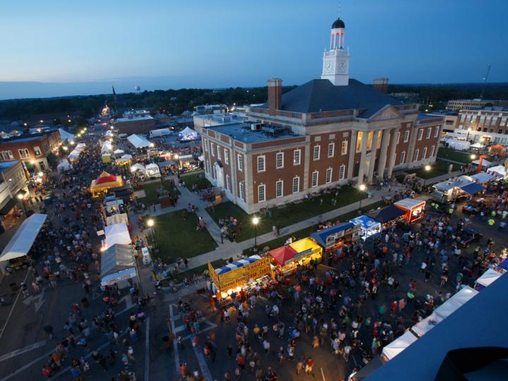 Vista aérea del evento de Santa-Cali-Gon Days