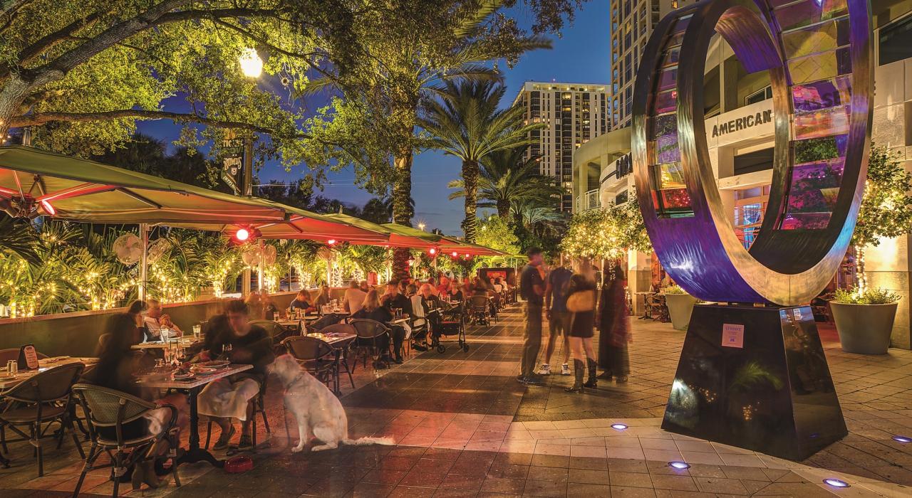 Al fresco dining in downtown St. Petersburg