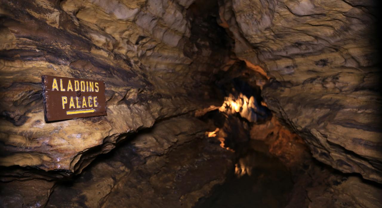 Entrando en la cueva de Mark Twain en Hannibal, Misuri