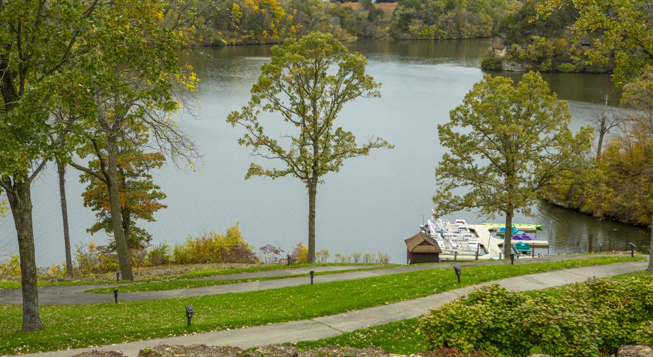View of docked boats in Great Rivers Country, Illinois