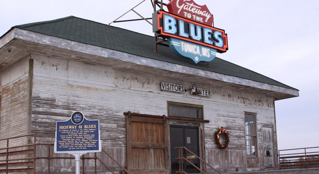 Marcador de la Highway 61 en el Gateway to the Blues Museum, Tunica, Mississippi