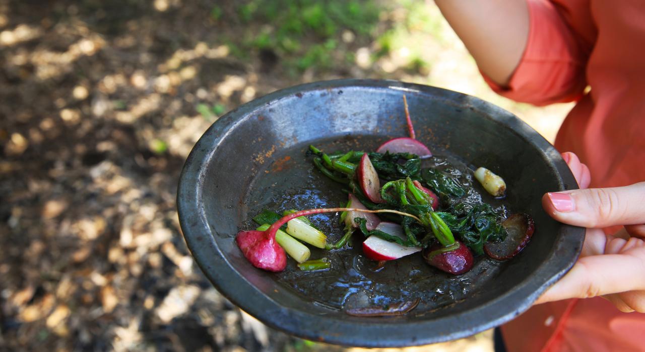 Demostración de cocina en la época de la Guerra Civil en Forts Randolph and Buhlow State Historic Site en Pineville, Luisiana