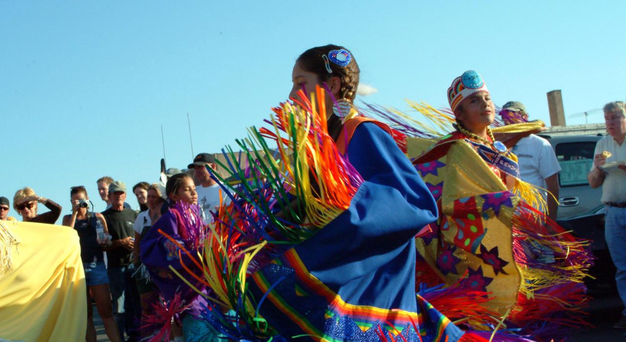 Bailando en el Paiute Restoration Gathering & Pow-Wow anual