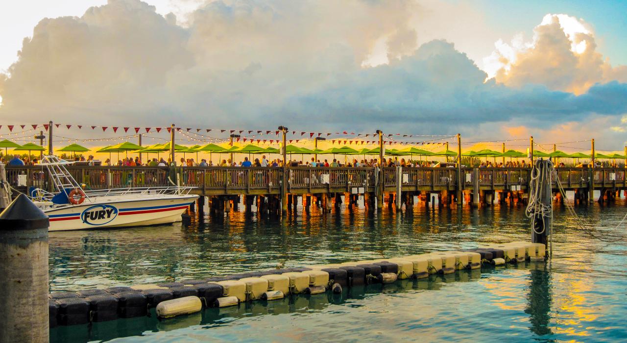 Buntes Treiben am Sunset Pier auf Key West