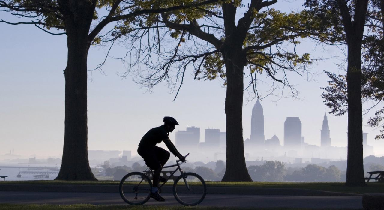 城市天际线景观就是最完美的骑行背景