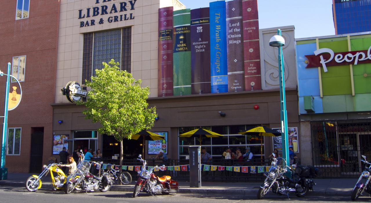 Modern street scene along historic Route 66 downtown