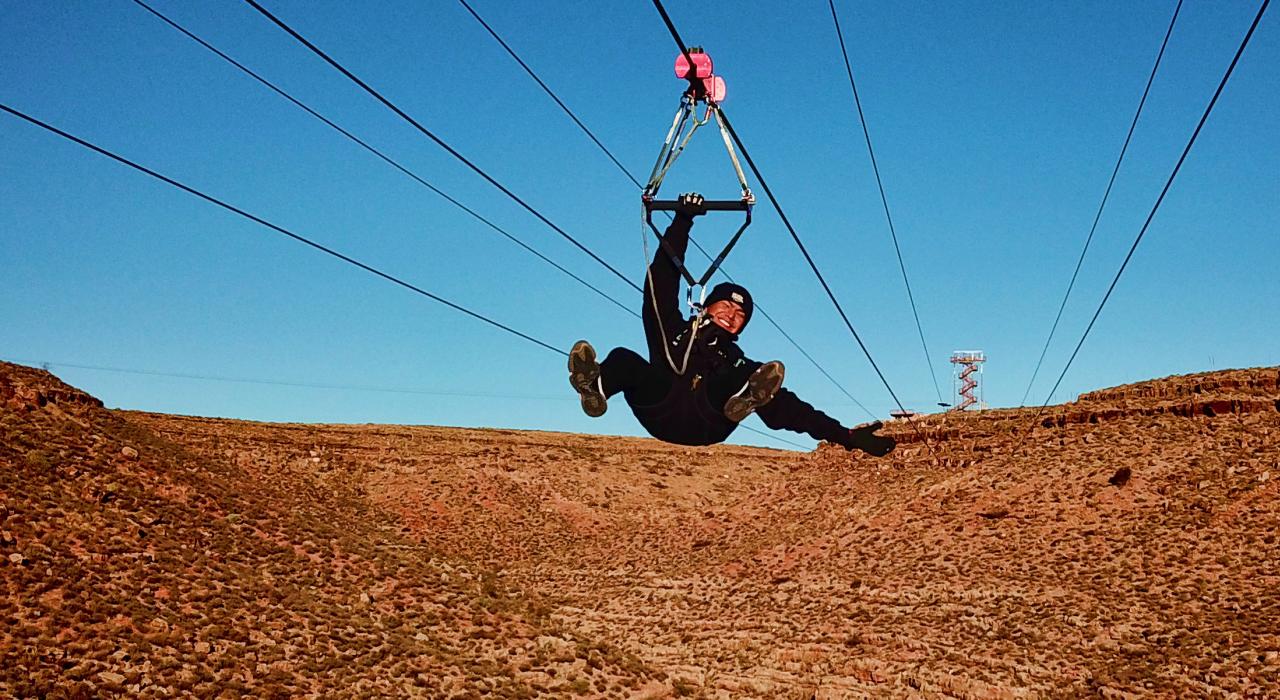 Survoler le désert avec la tyrolienne de Hualapai Ranch